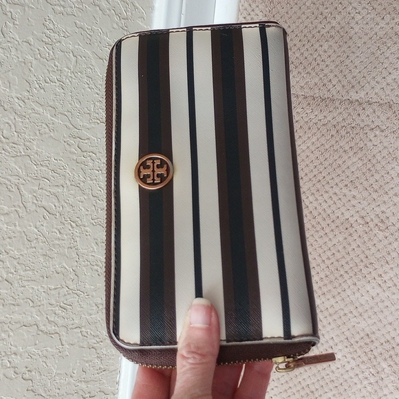 Tory Burch Robinson Striped Zip Around Wallet - Picture 11 of 11
